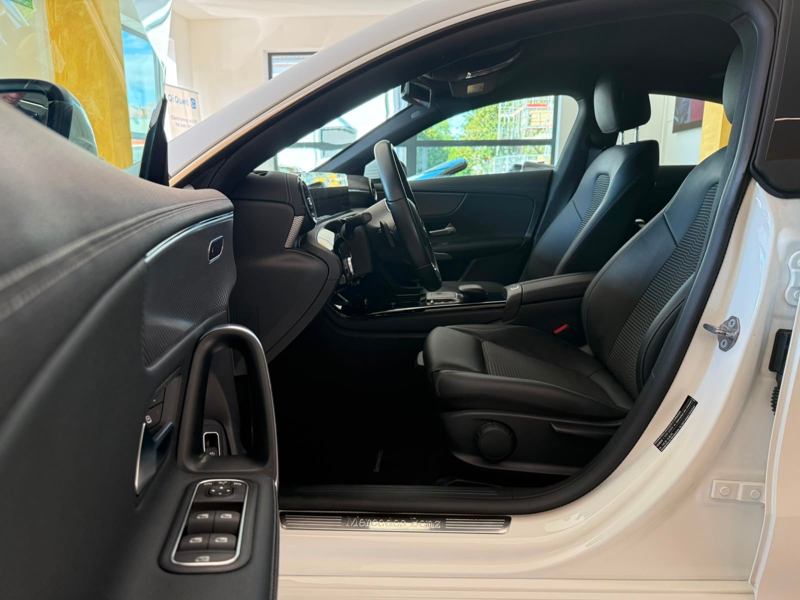 MERCEDES-BENZ CLA 200 d Progressive 8G-DCT-image-10