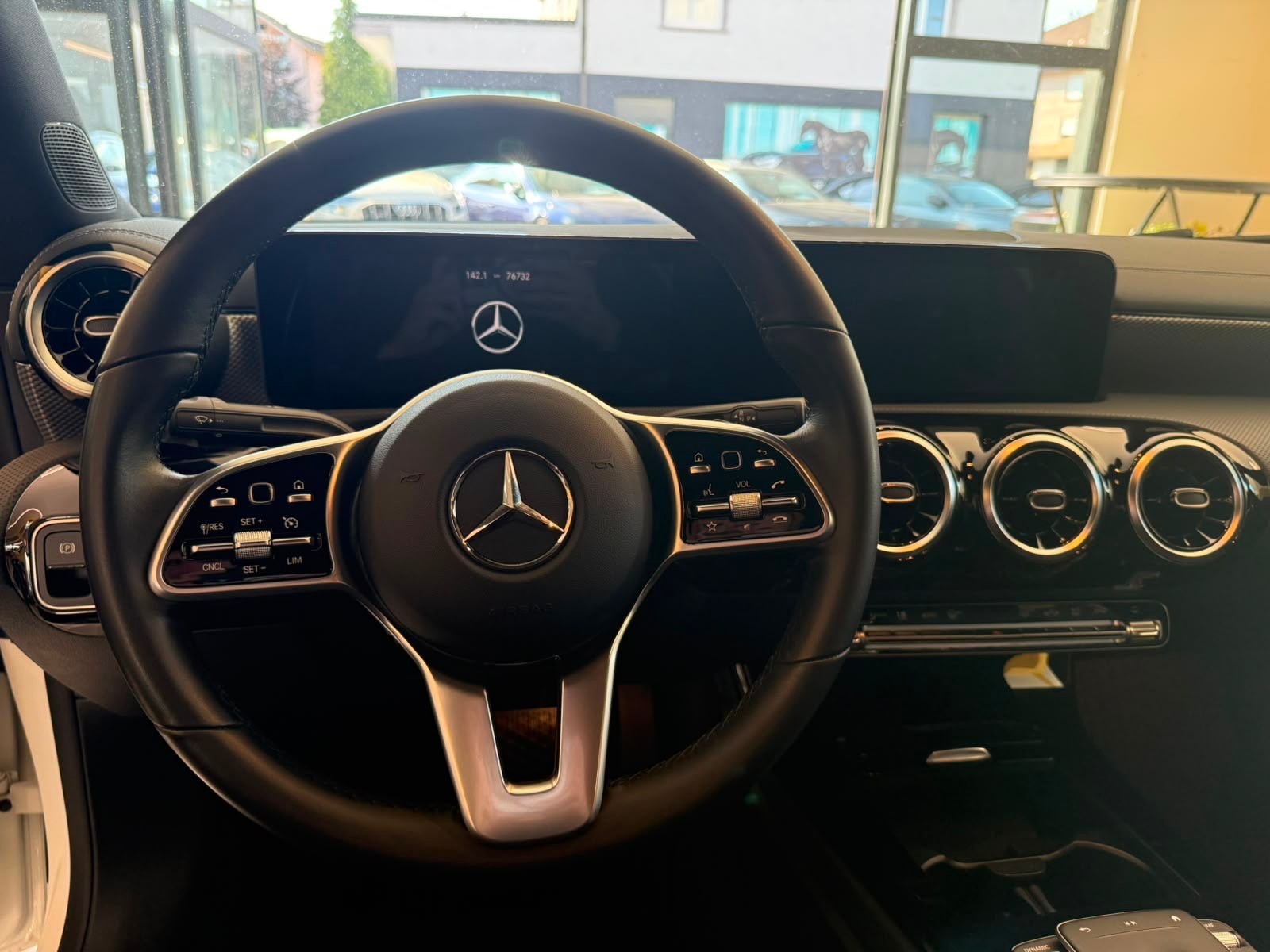 MERCEDES-BENZ CLA 200 d Progressive 8G-DCT-image-12