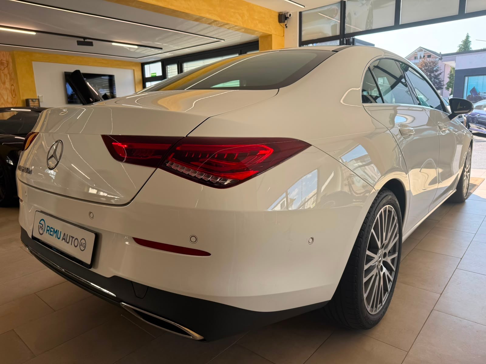 MERCEDES-BENZ CLA 200 d Progressive 8G-DCT-image-2