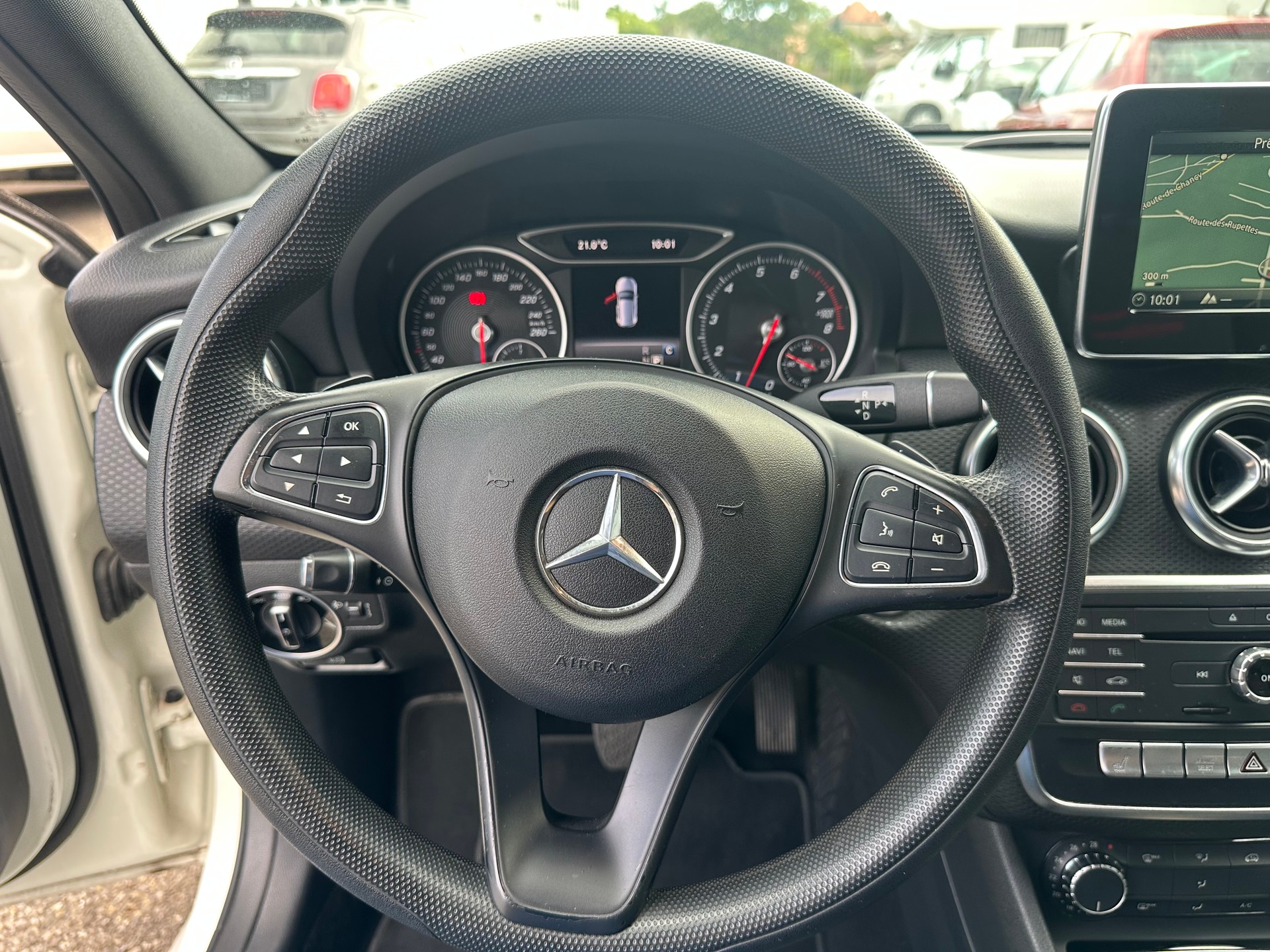 MERCEDES-BENZ A 180 Style 7G-DCT-image-23
