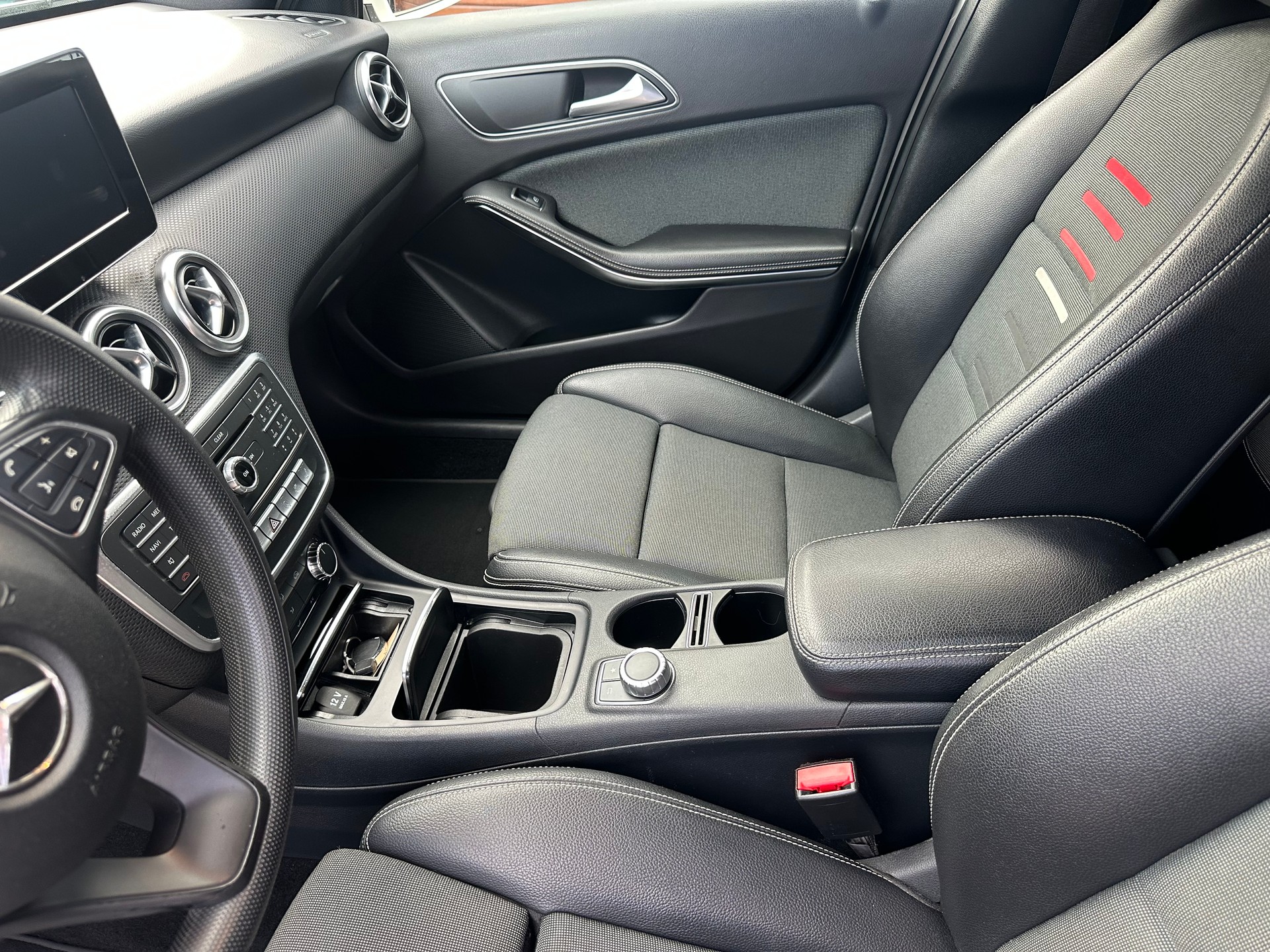 MERCEDES-BENZ A 180 Style 7G-DCT-image-18