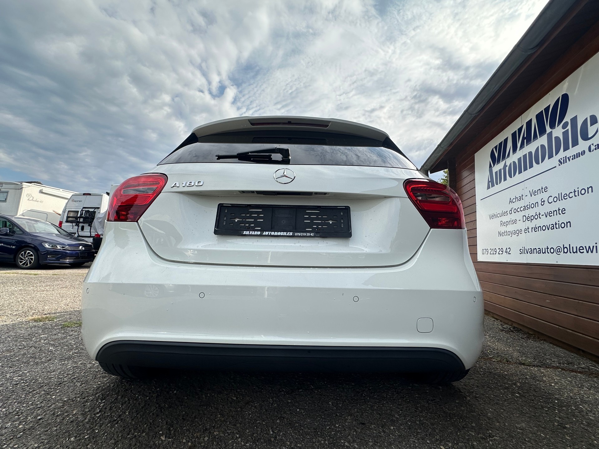 MERCEDES-BENZ A 180 Style 7G-DCT-image-11