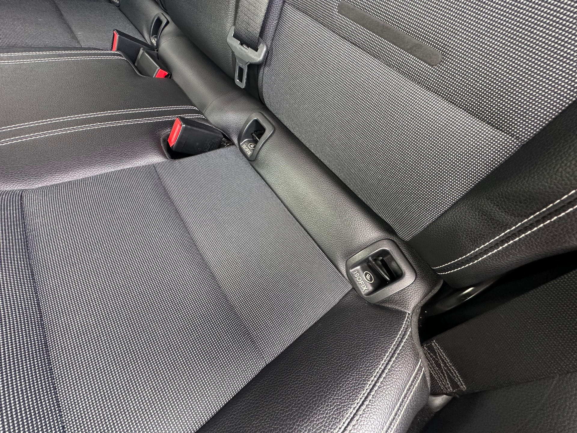 MERCEDES-BENZ A 180 Style 7G-DCT-image-33
