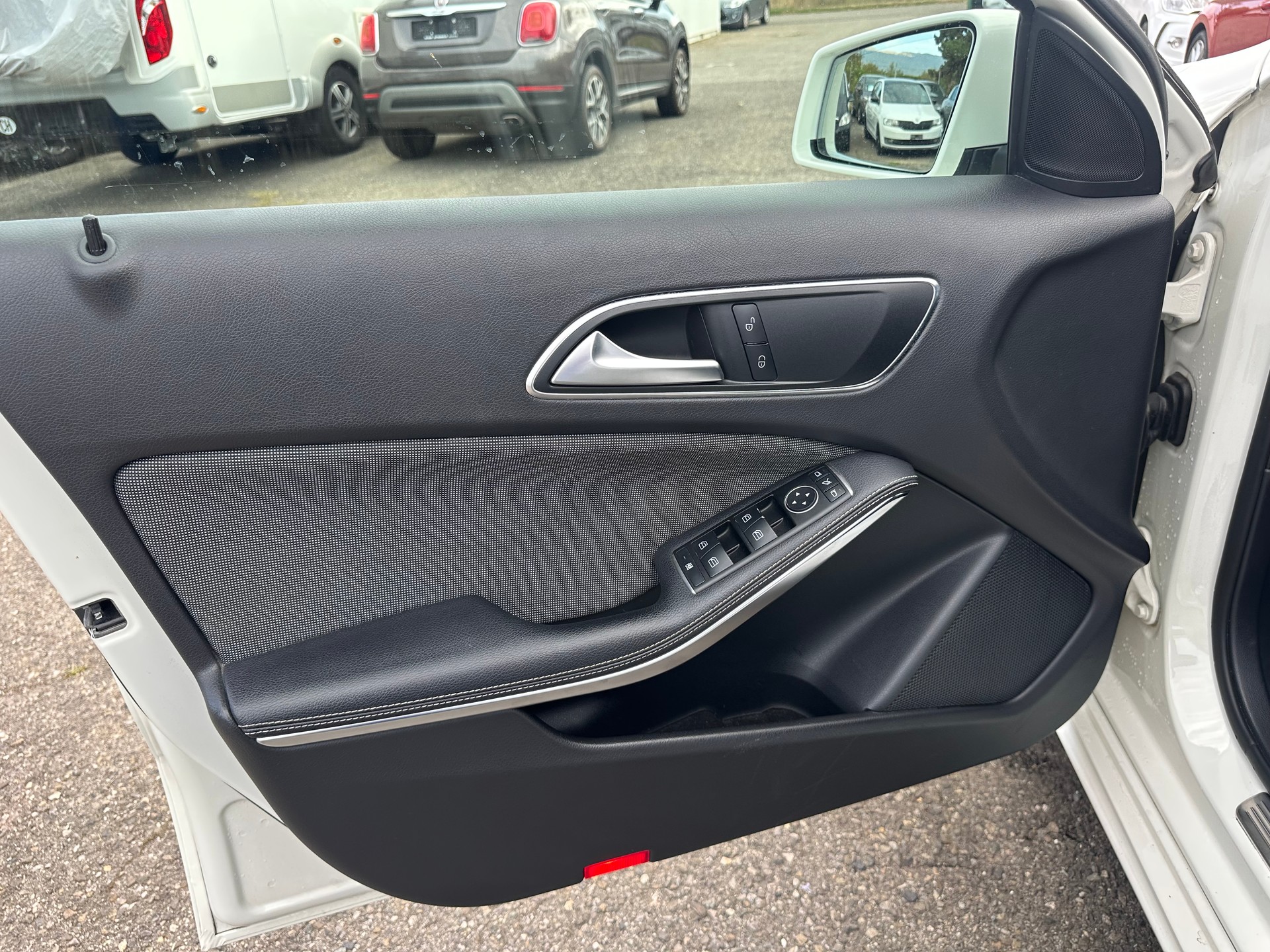 MERCEDES-BENZ A 180 Style 7G-DCT-image-26