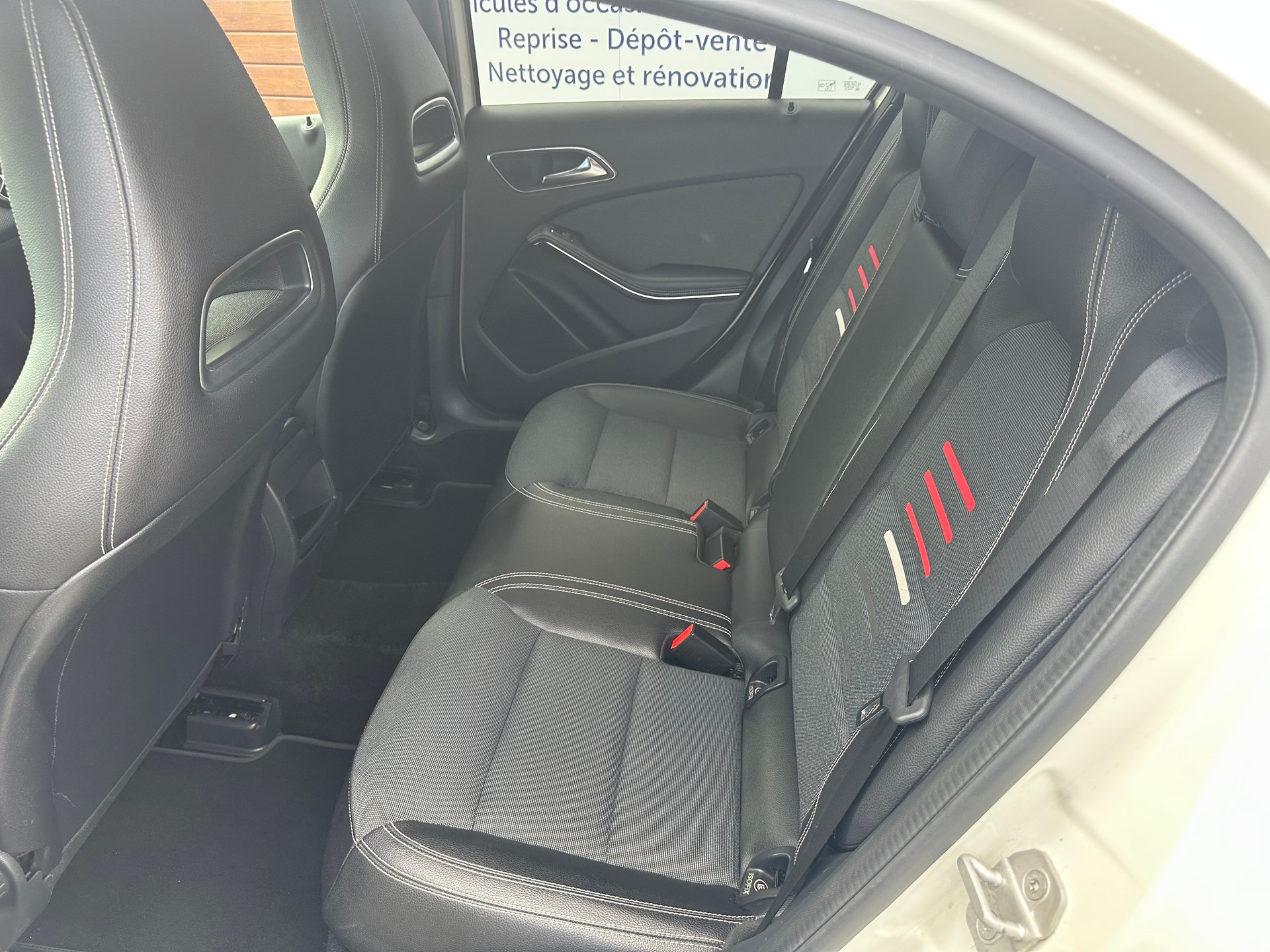 MERCEDES-BENZ A 180 Style 7G-DCT-image-14