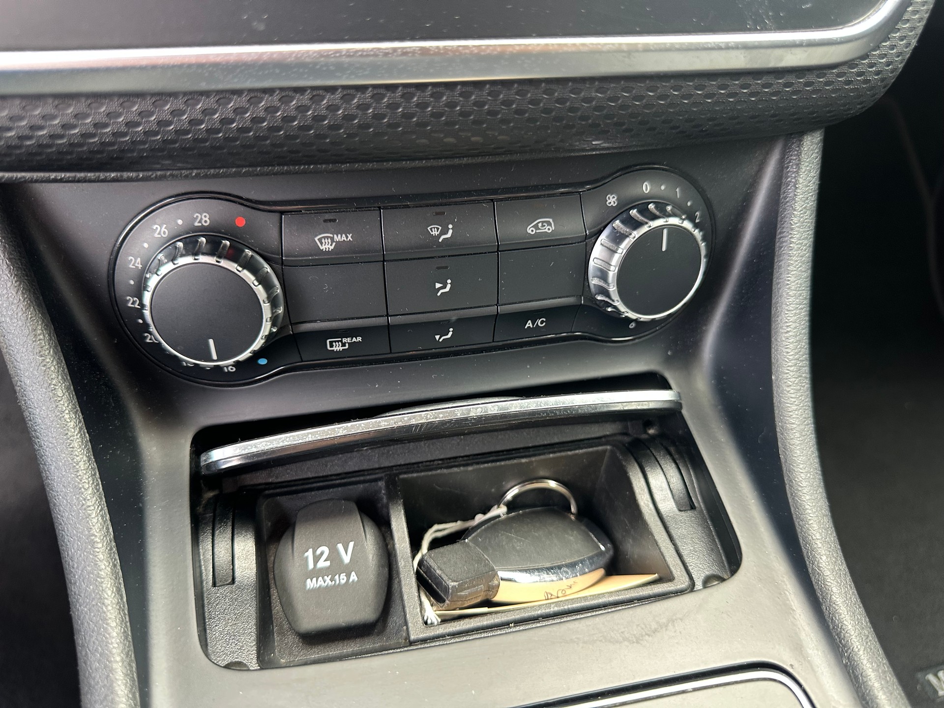 MERCEDES-BENZ A 180 Style 7G-DCT-image-19