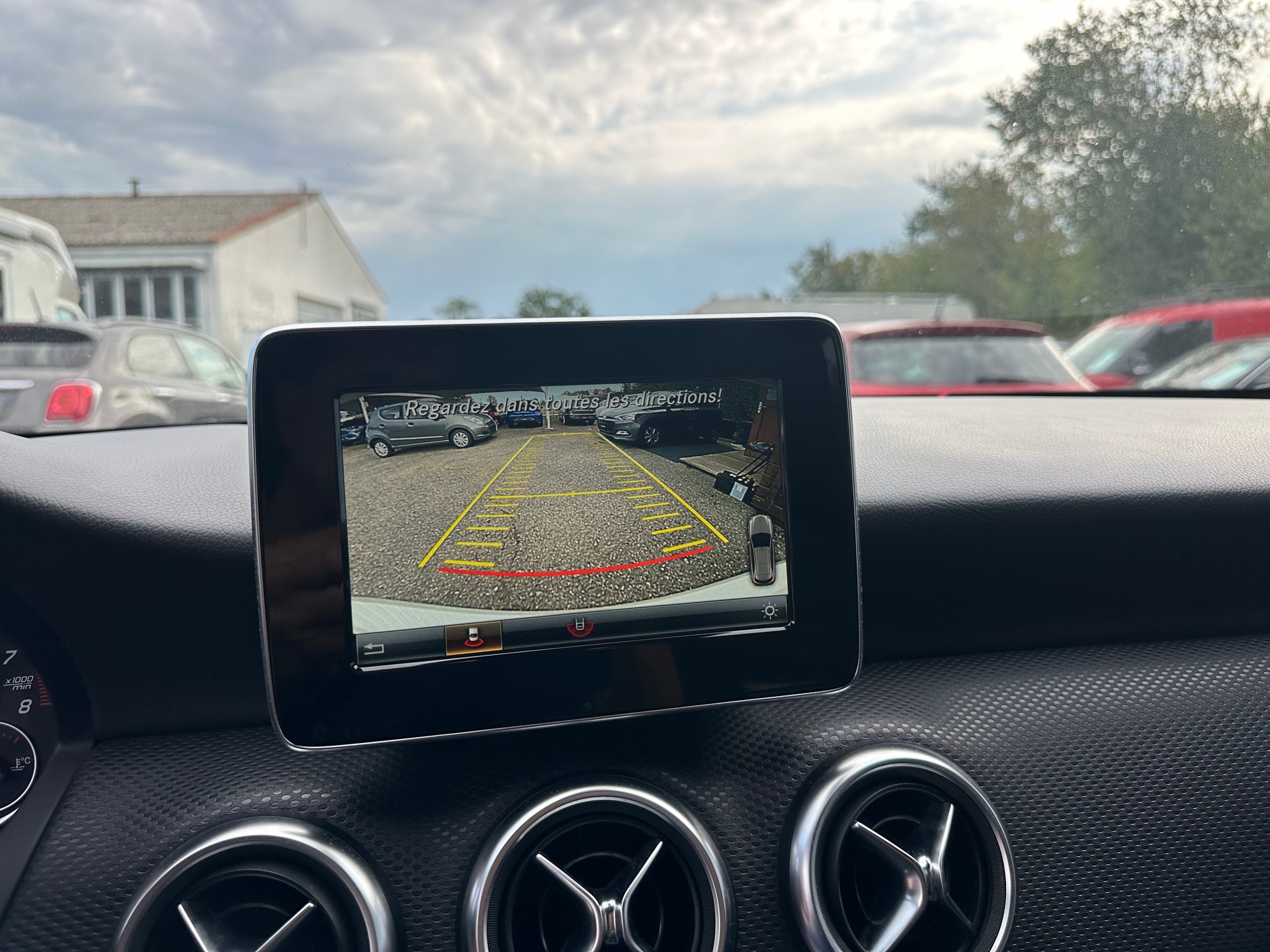MERCEDES-BENZ A 180 Style 7G-DCT-image-22