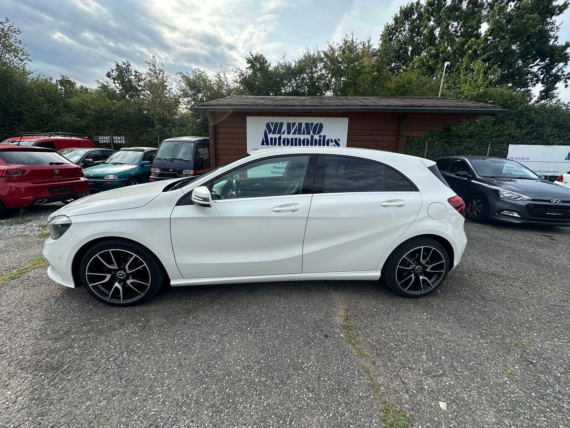 MERCEDES-BENZ A 180 Style 7G-DCT-image-5