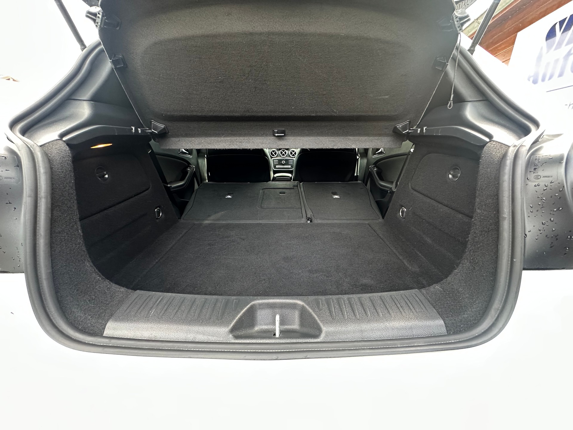 MERCEDES-BENZ A 180 Style 7G-DCT-image-9
