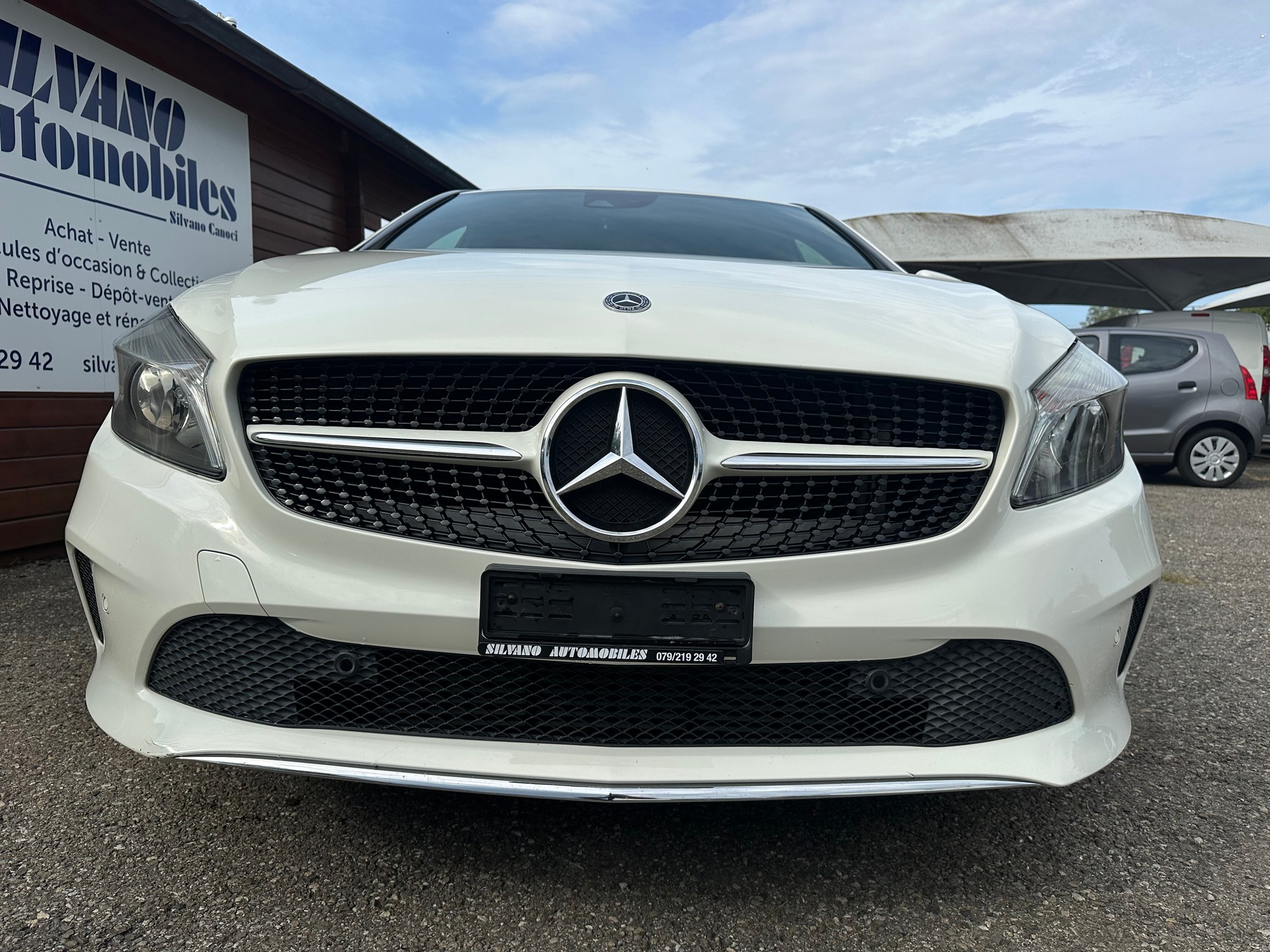 MERCEDES-BENZ A 180 Style 7G-DCT-image-3
