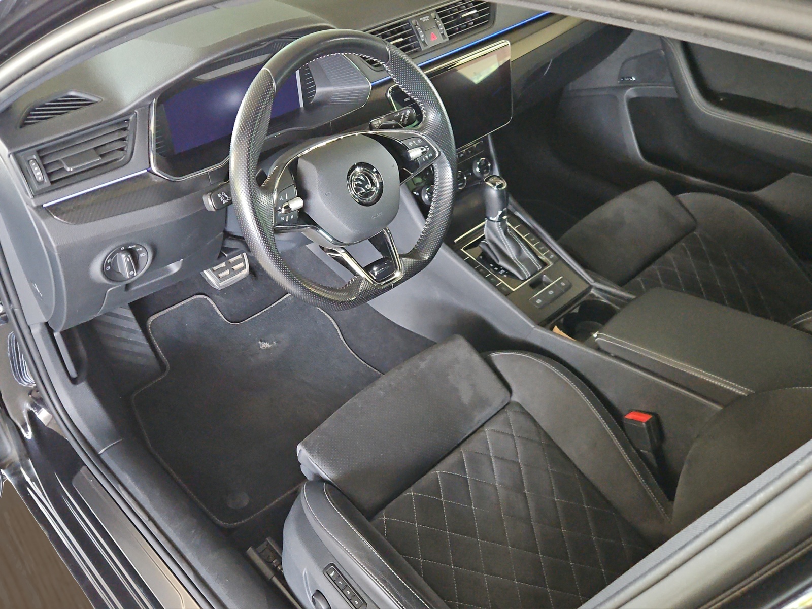 SKODA Superb Combi 2.0 TSI SportLine 4x4 DSG-image-6