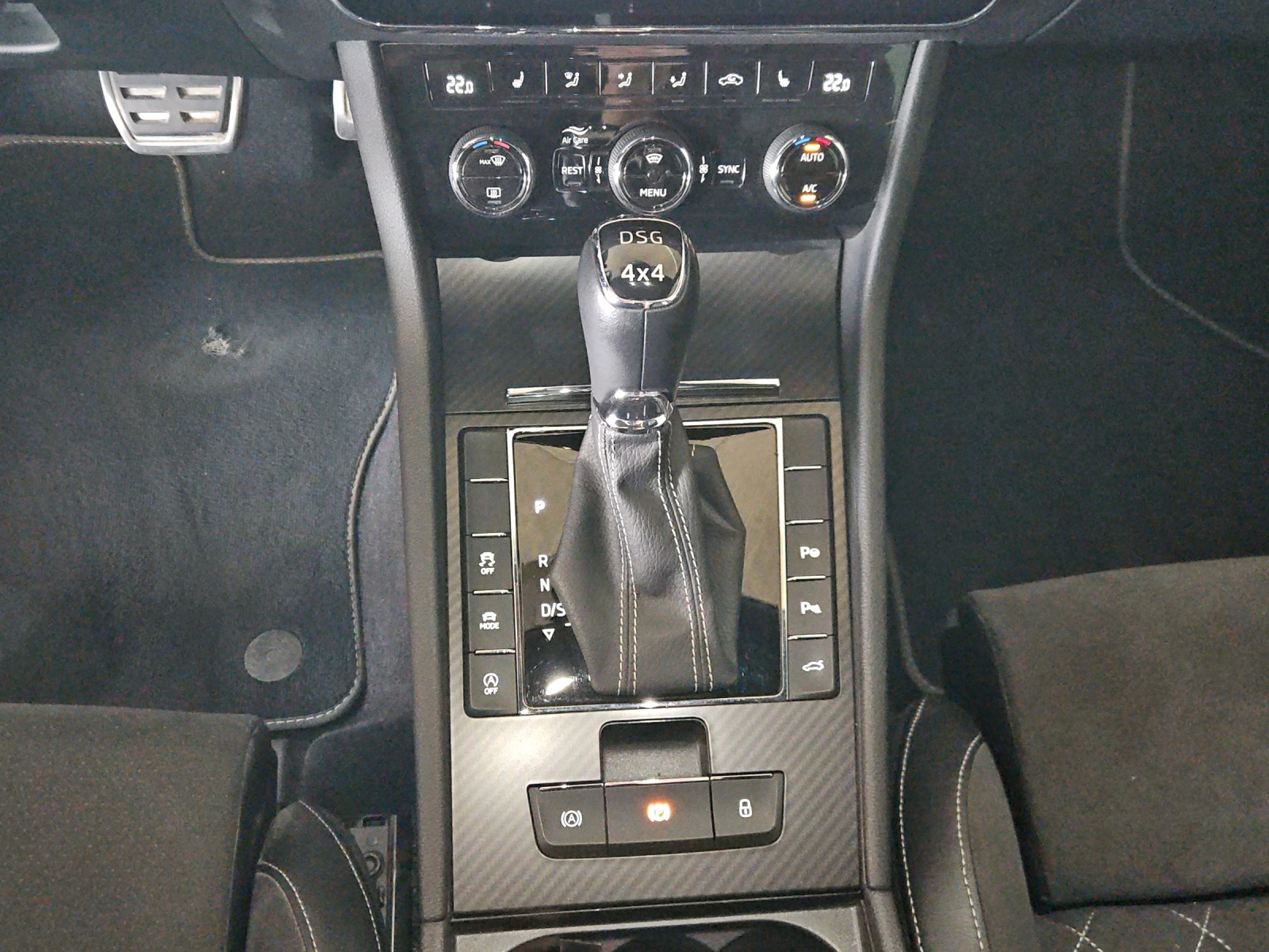 SKODA Superb Combi 2.0 TSI SportLine 4x4 DSG-image-20
