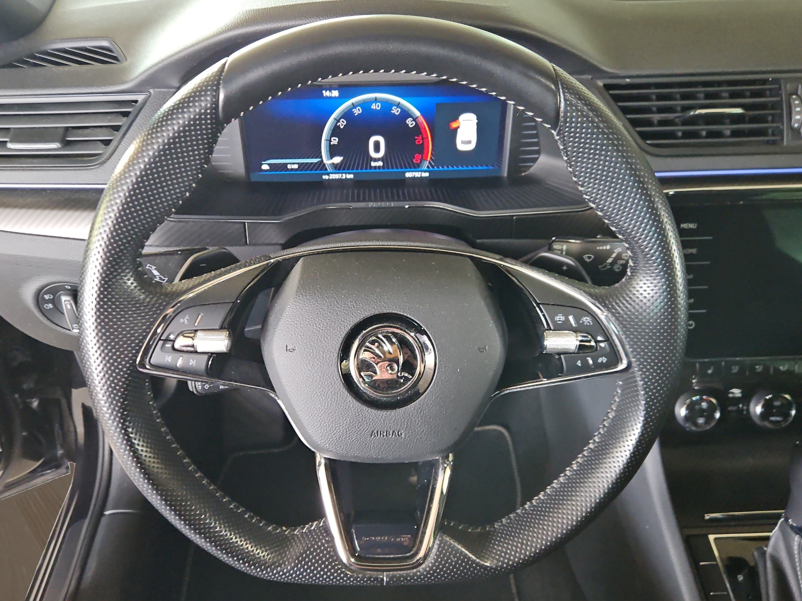 SKODA Superb Combi 2.0 TSI SportLine 4x4 DSG-image-10