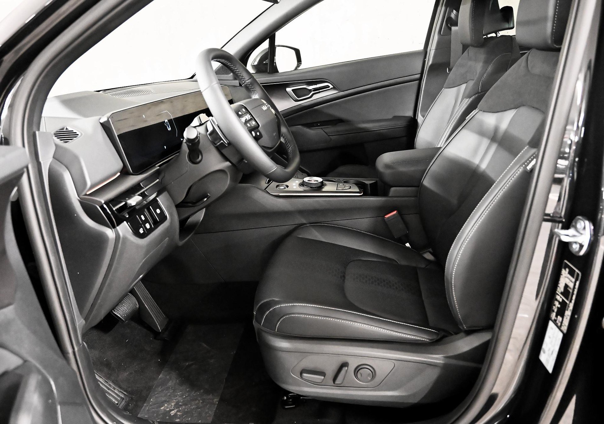 KIA Sportage 1.6 T-GDi Hybrid Black Edition-image-2
