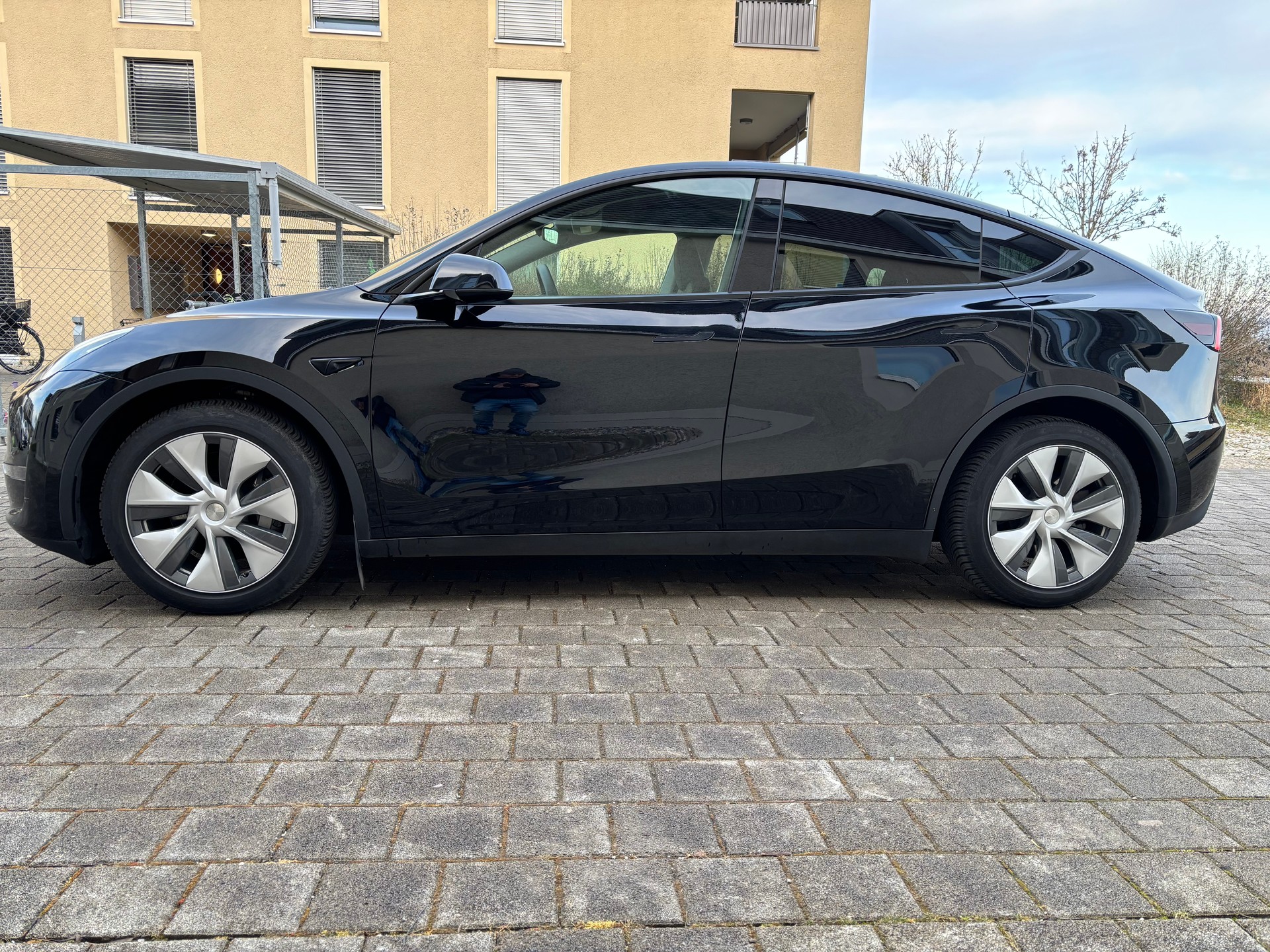 TESLA Long Range D-image-4