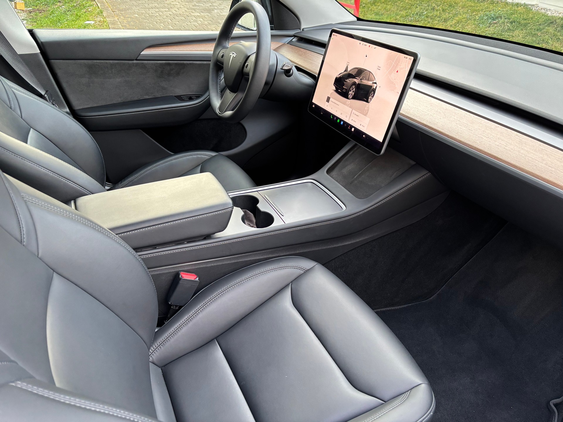 TESLA Long Range D-image-9