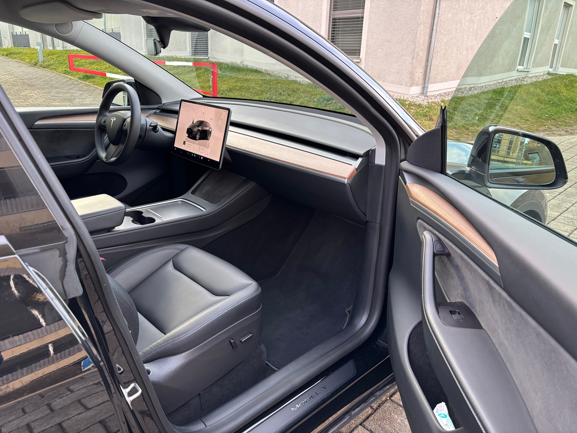 TESLA Long Range D-image-11