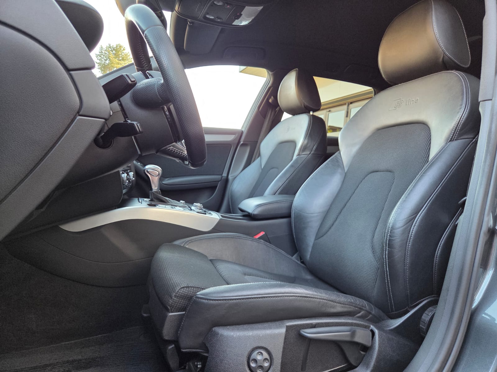AUDI A4 Avant 2.0 TFSI quattro s-tronic-image-9