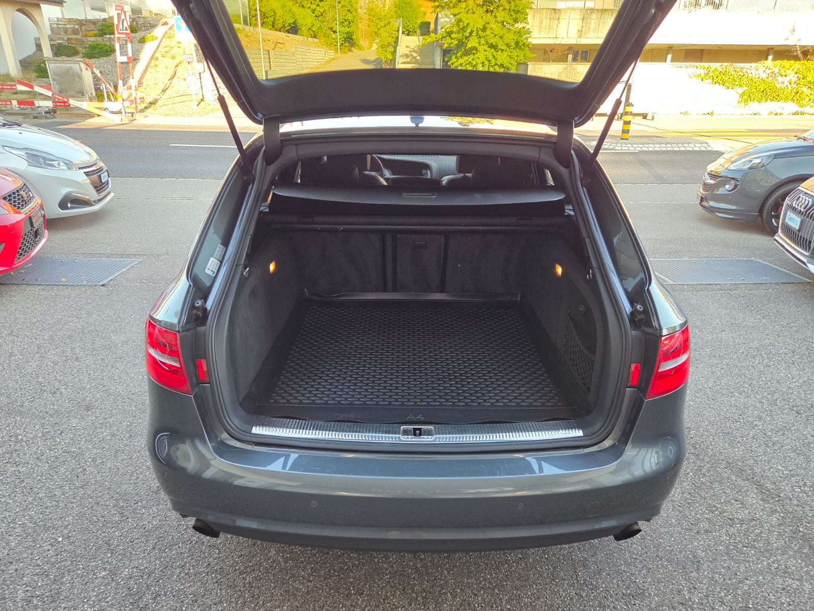 AUDI A4 Avant 2.0 TFSI quattro s-tronic-image-15