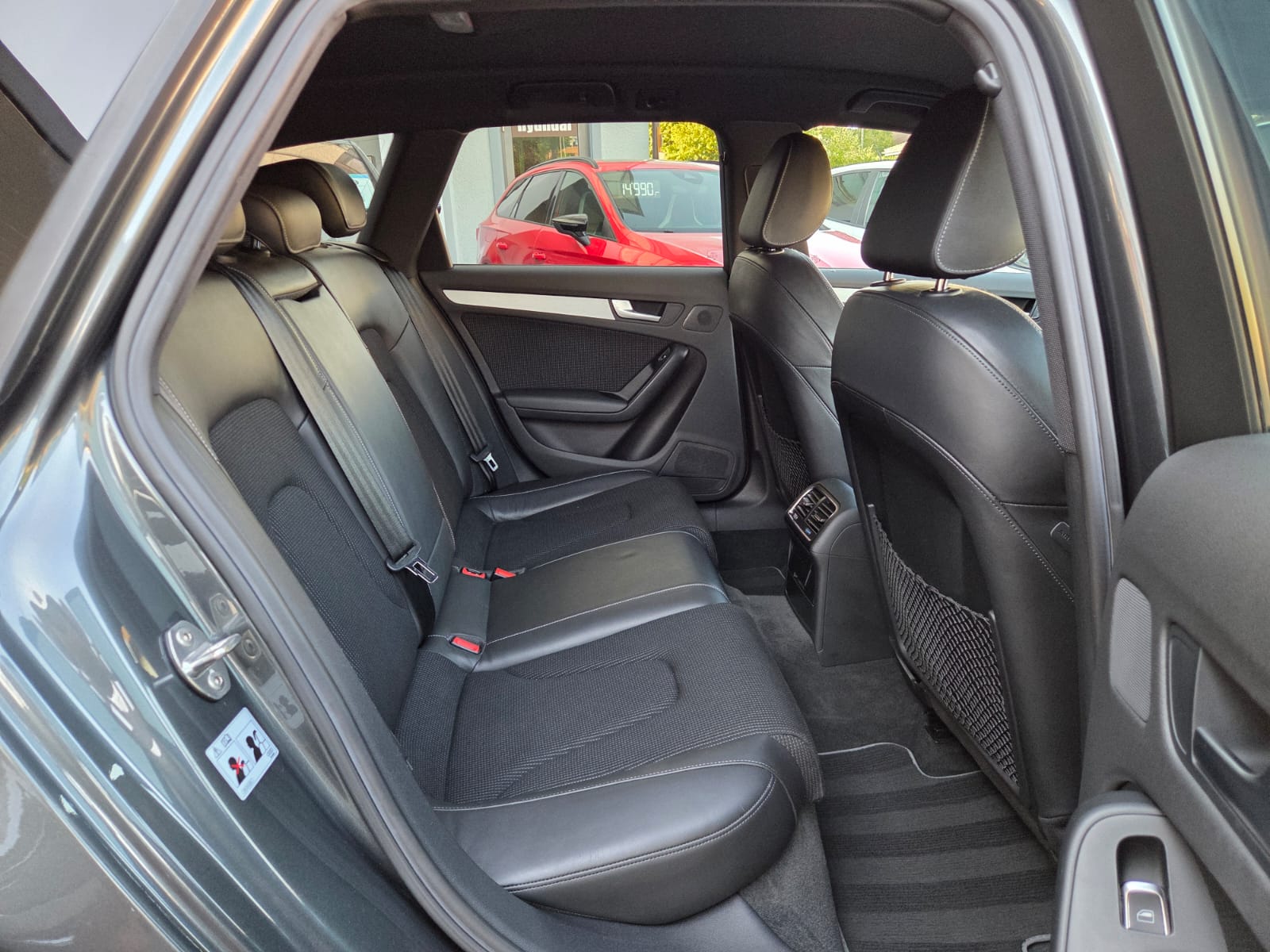 AUDI A4 Avant 2.0 TFSI quattro s-tronic-image-13