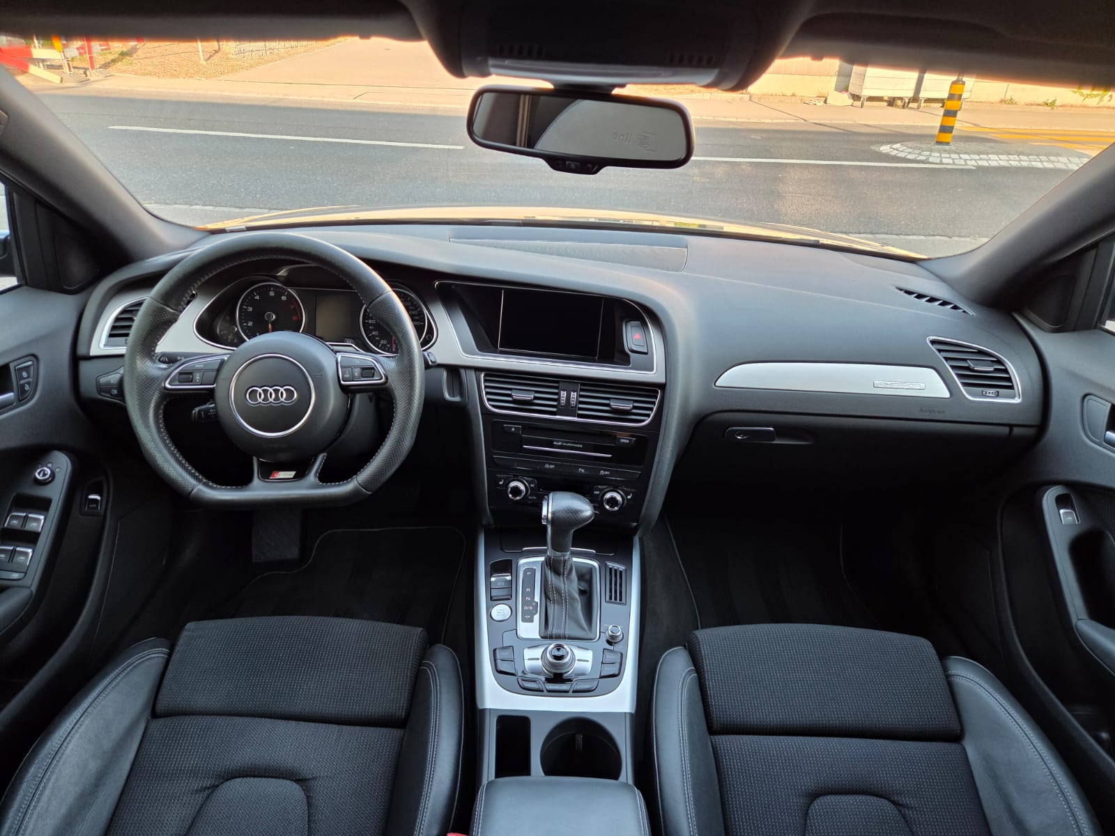 AUDI A4 Avant 2.0 TFSI quattro s-tronic-image-11