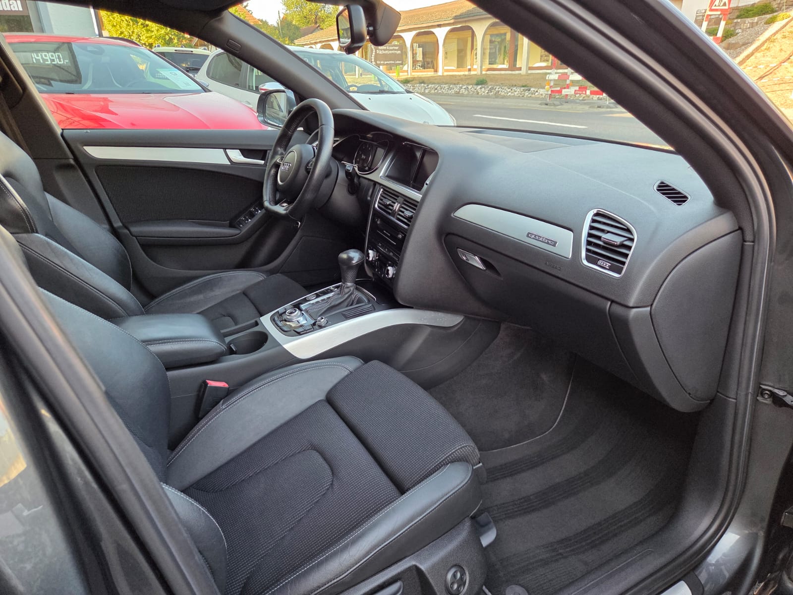 AUDI A4 Avant 2.0 TFSI quattro s-tronic-image-10