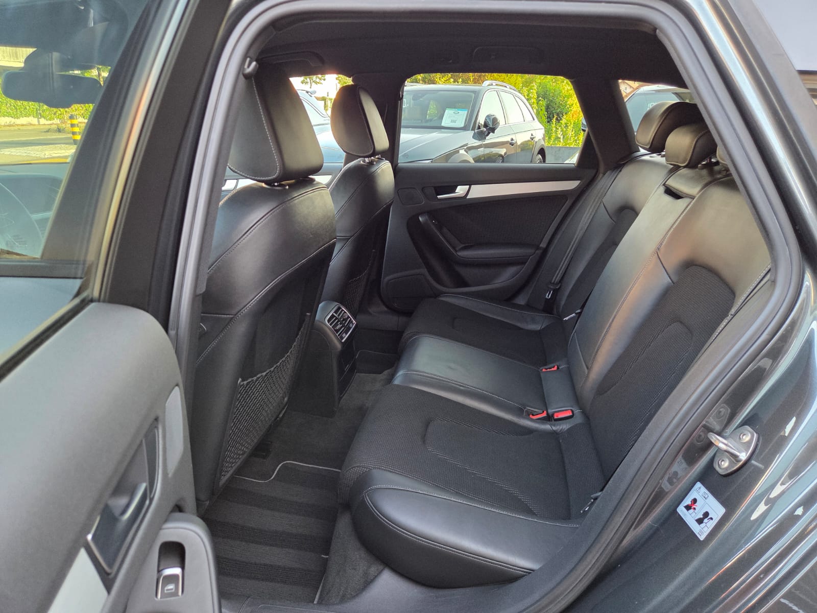 AUDI A4 Avant 2.0 TFSI quattro s-tronic-image-12