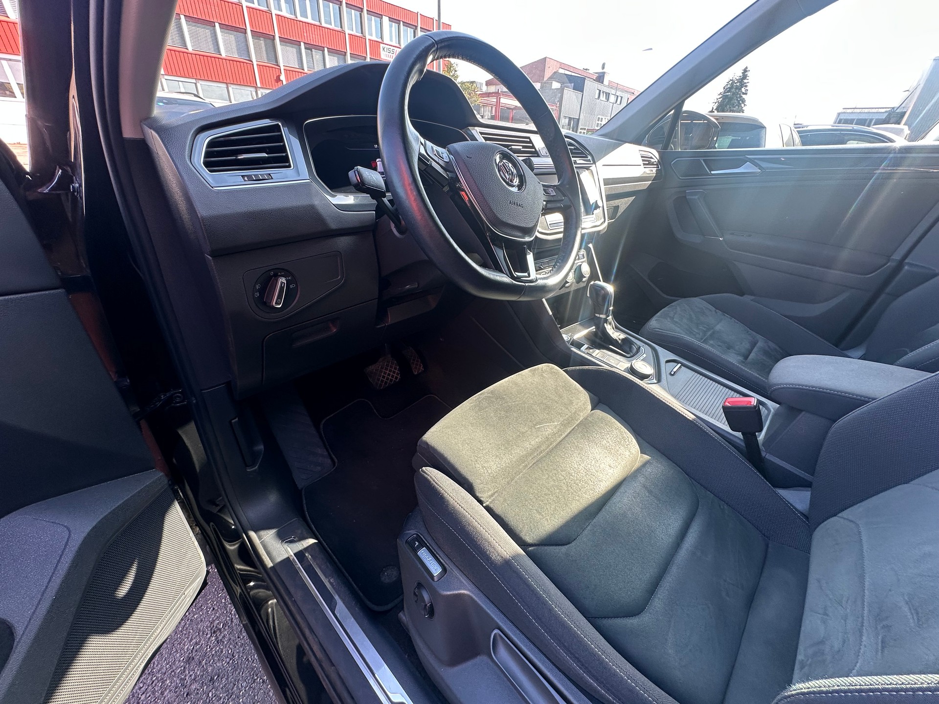 VW Tiguan 2.0 TDI SCR Highline 4Motion DSG-image-8
