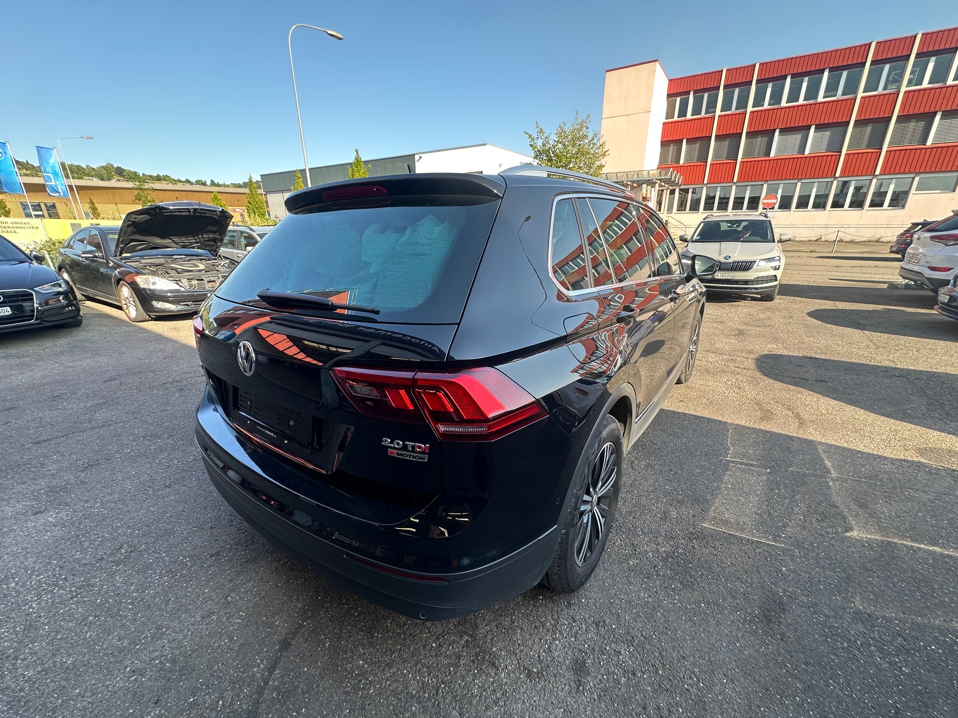 VW Tiguan 2.0 TDI SCR Highline 4Motion DSG-image-3