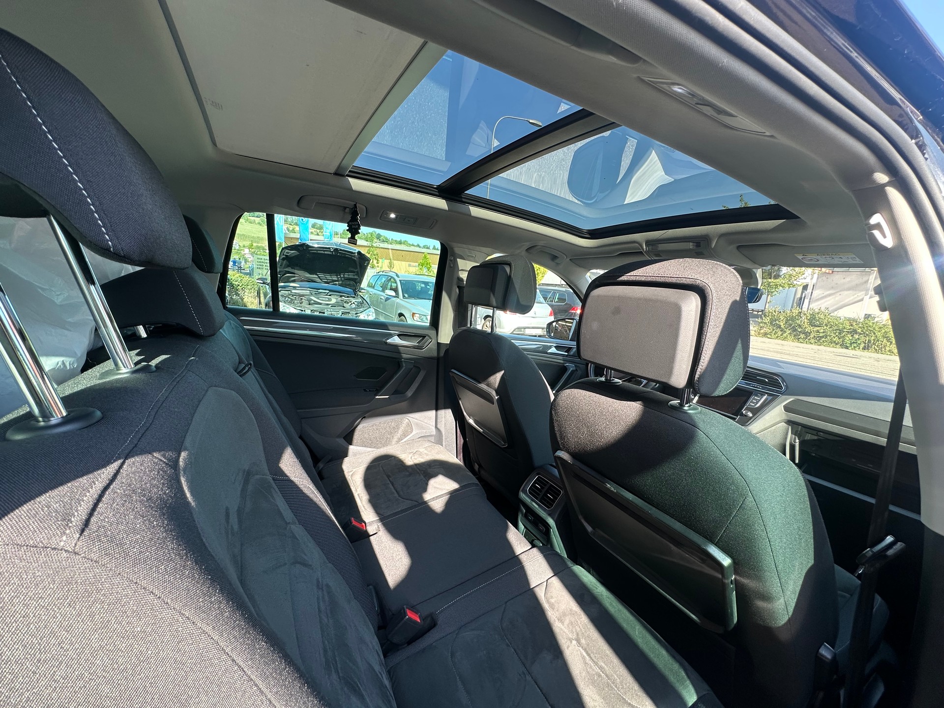 VW Tiguan 2.0 TDI SCR Highline 4Motion DSG-image-12