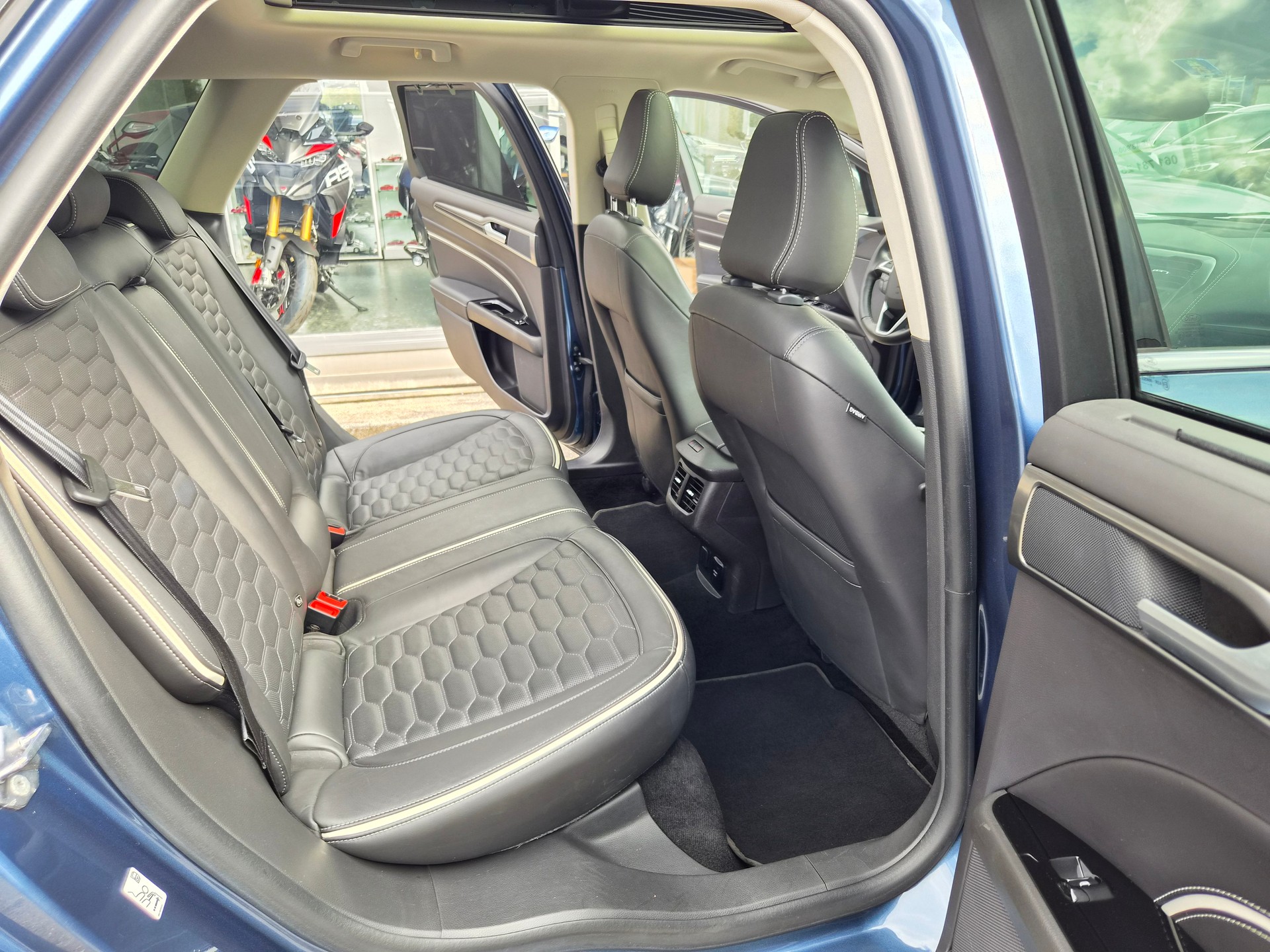 FORD Mondeo 2.0TDCi AWD Vignale Automatik-image-10