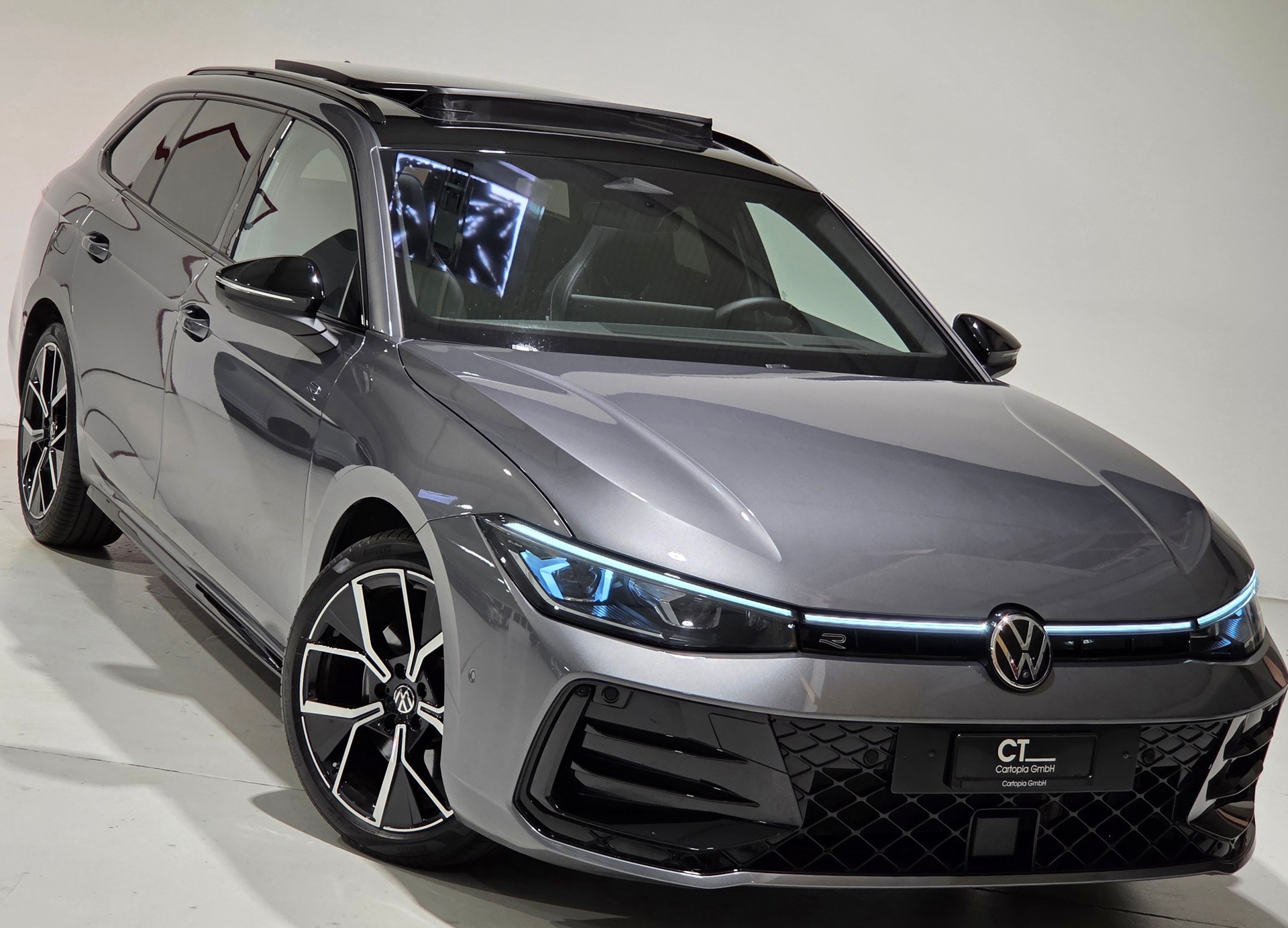 VW Passat Variant 2.0 TSI Signature Black Style evo4 R-Line 4 Motion DSG-image-29