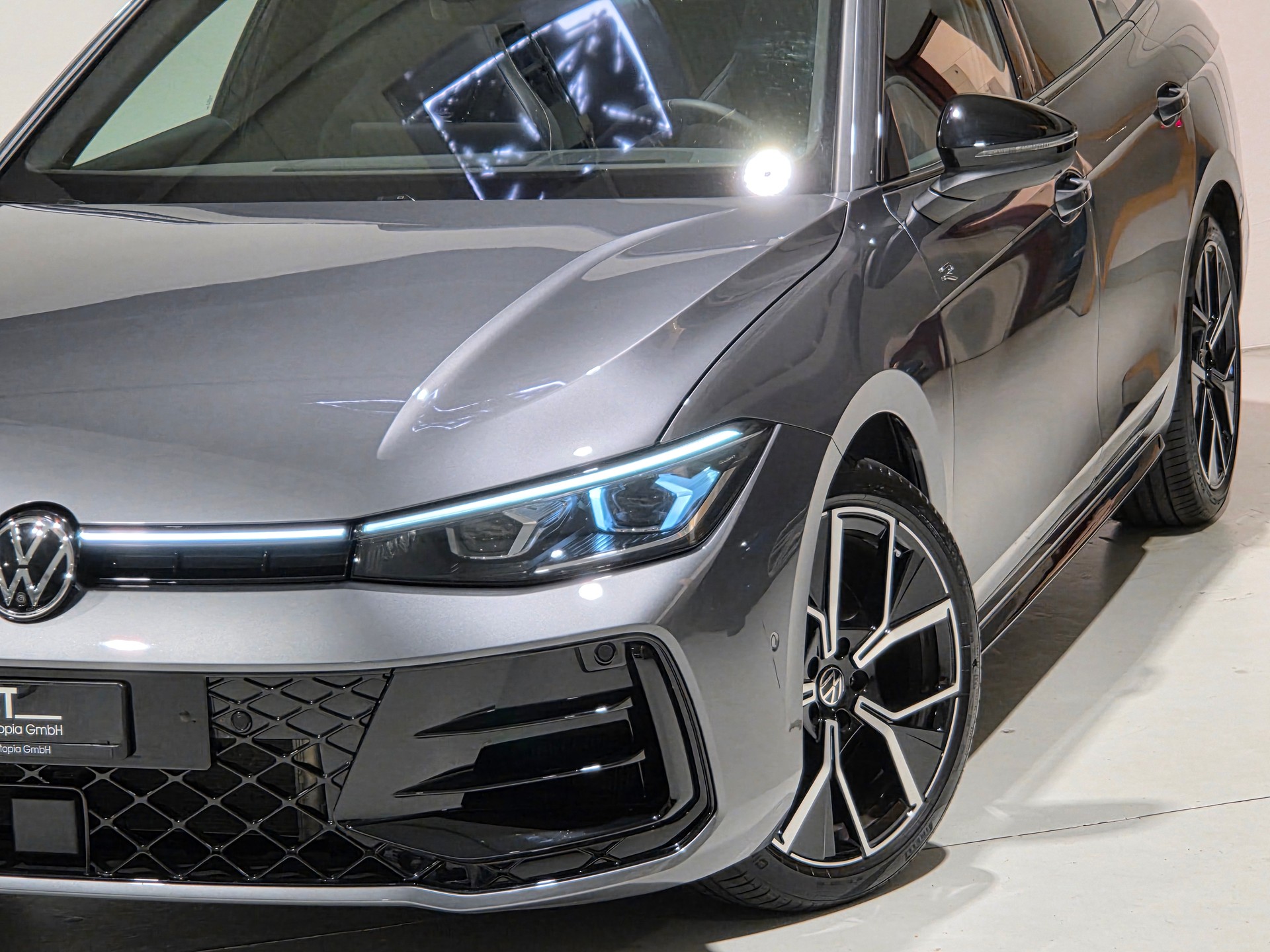 VW Passat Variant 2.0 TSI Signature Black Style evo4 R-Line 4 Motion DSG-image-26