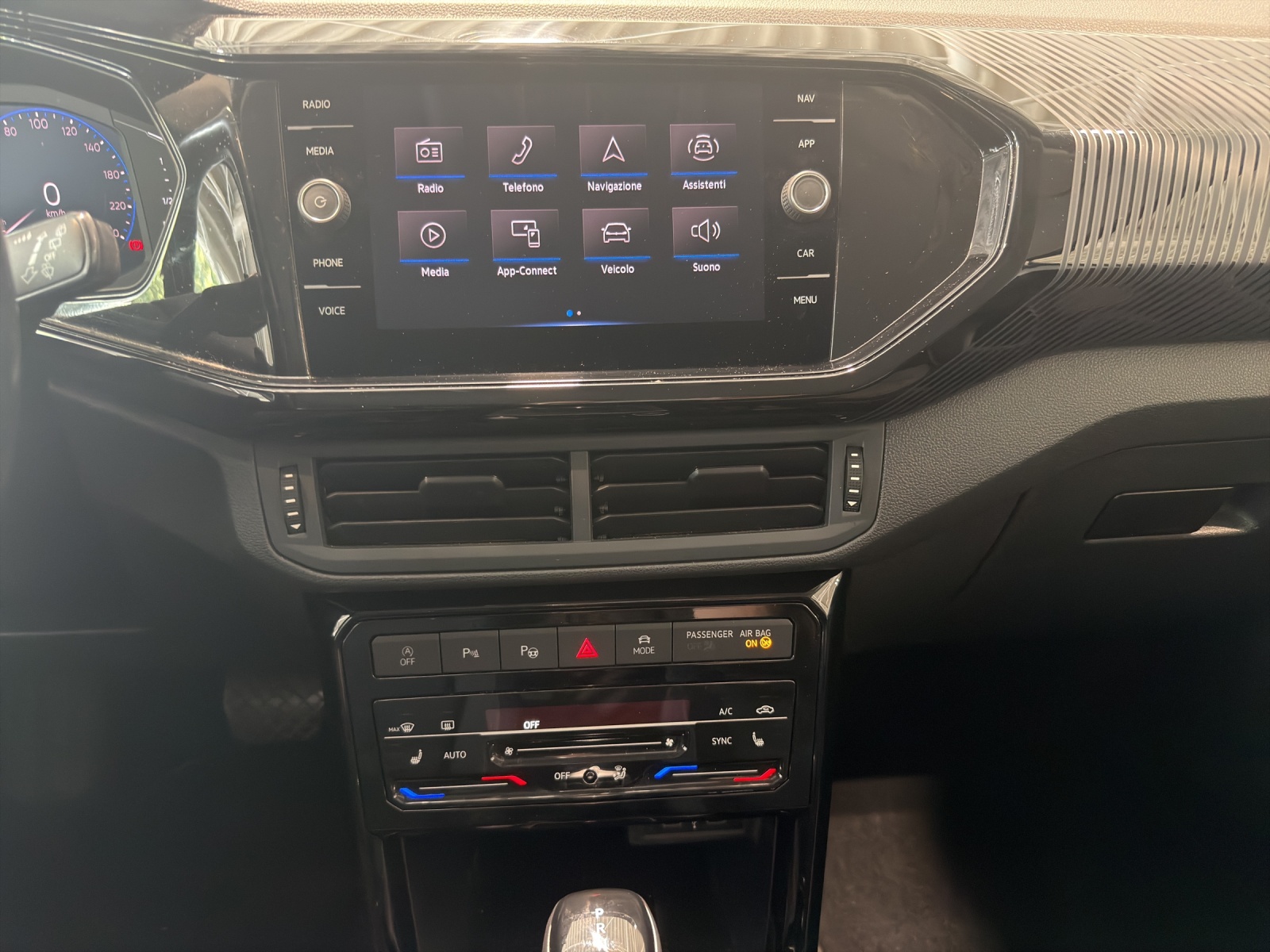 VW T-Cross 1.0 TSI Life Selection DSG-image-10