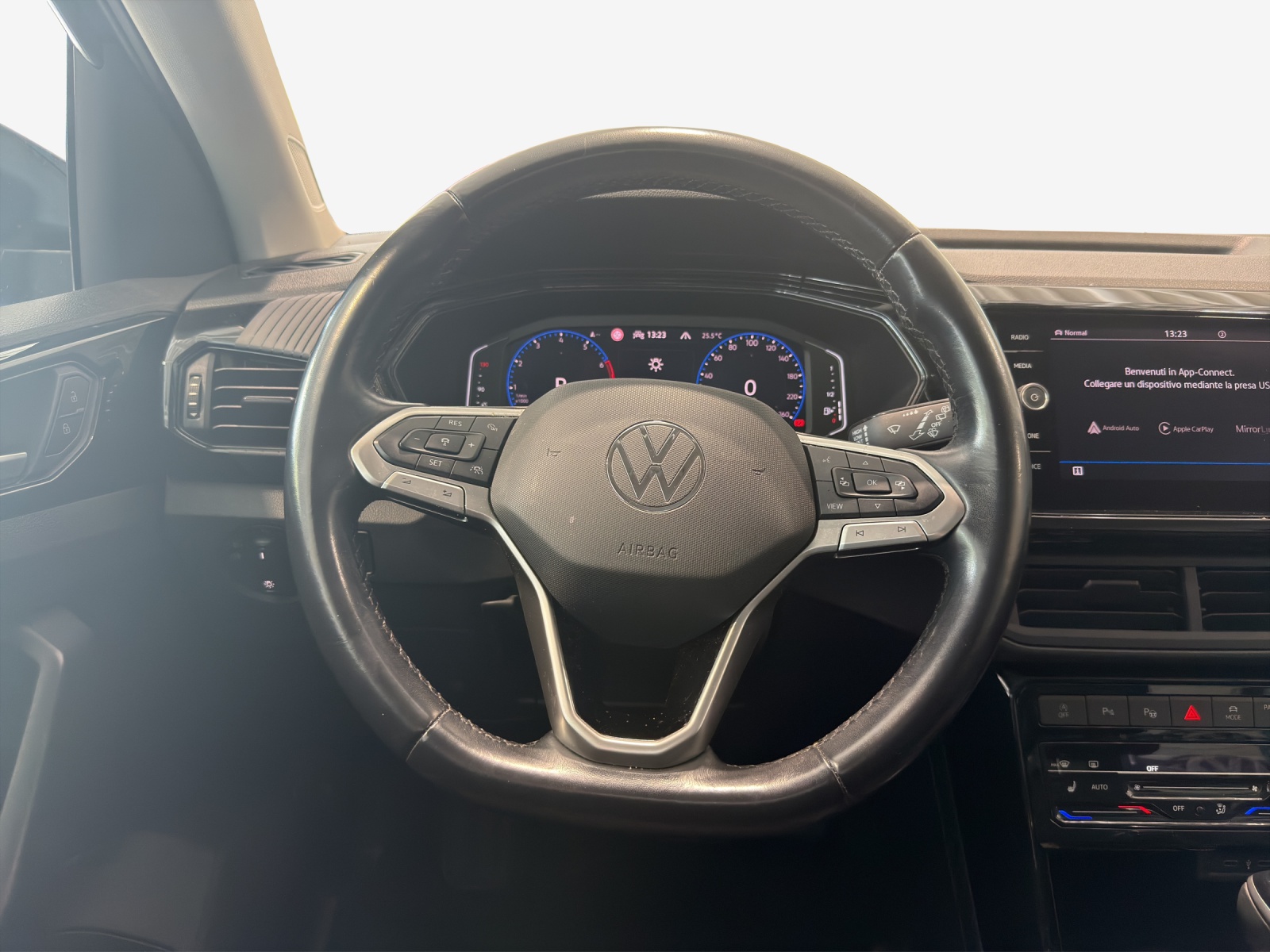 VW T-Cross 1.0 TSI Life Selection DSG-image-9