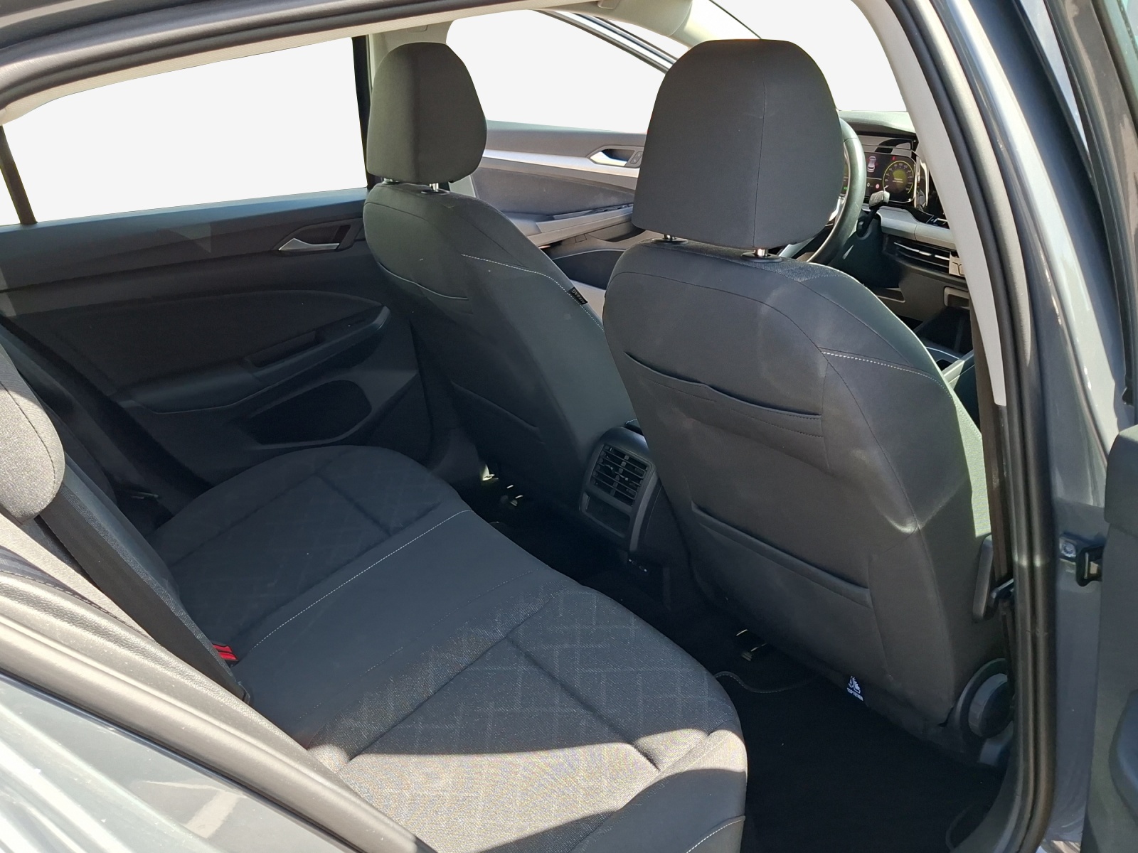 VW Golf 1.0 eTSI mHEV ACTLife DSG-image-13