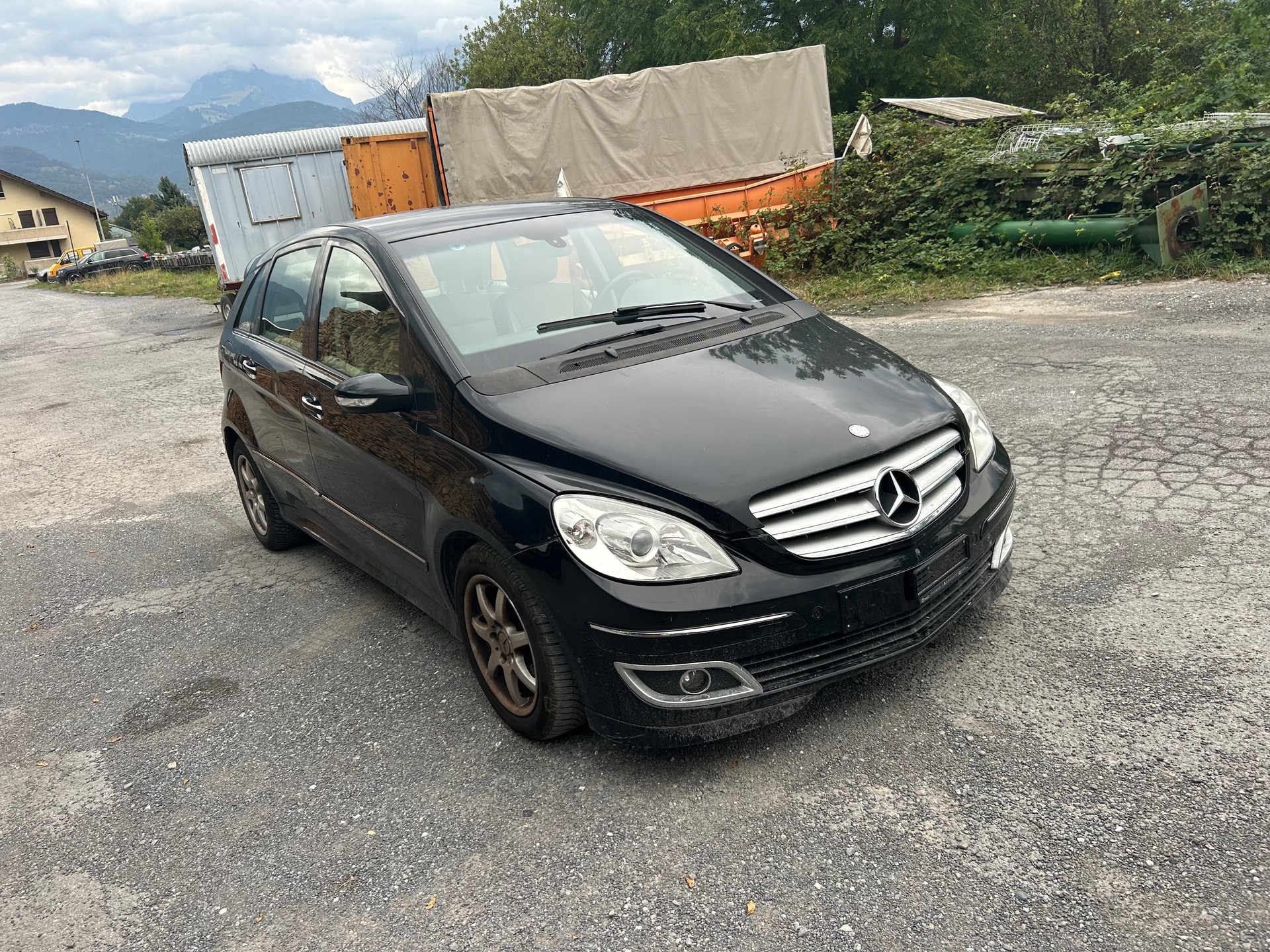 MERCEDES-BENZ B 180-image-1