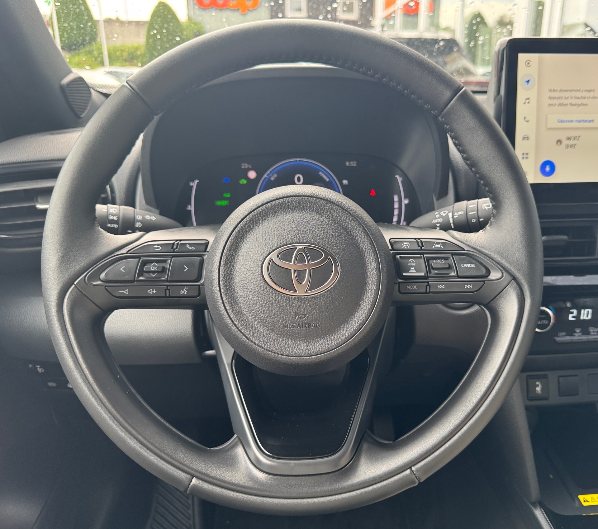 TOYOTA Yaris Cross 1.5 Trend e-CVT-image-14