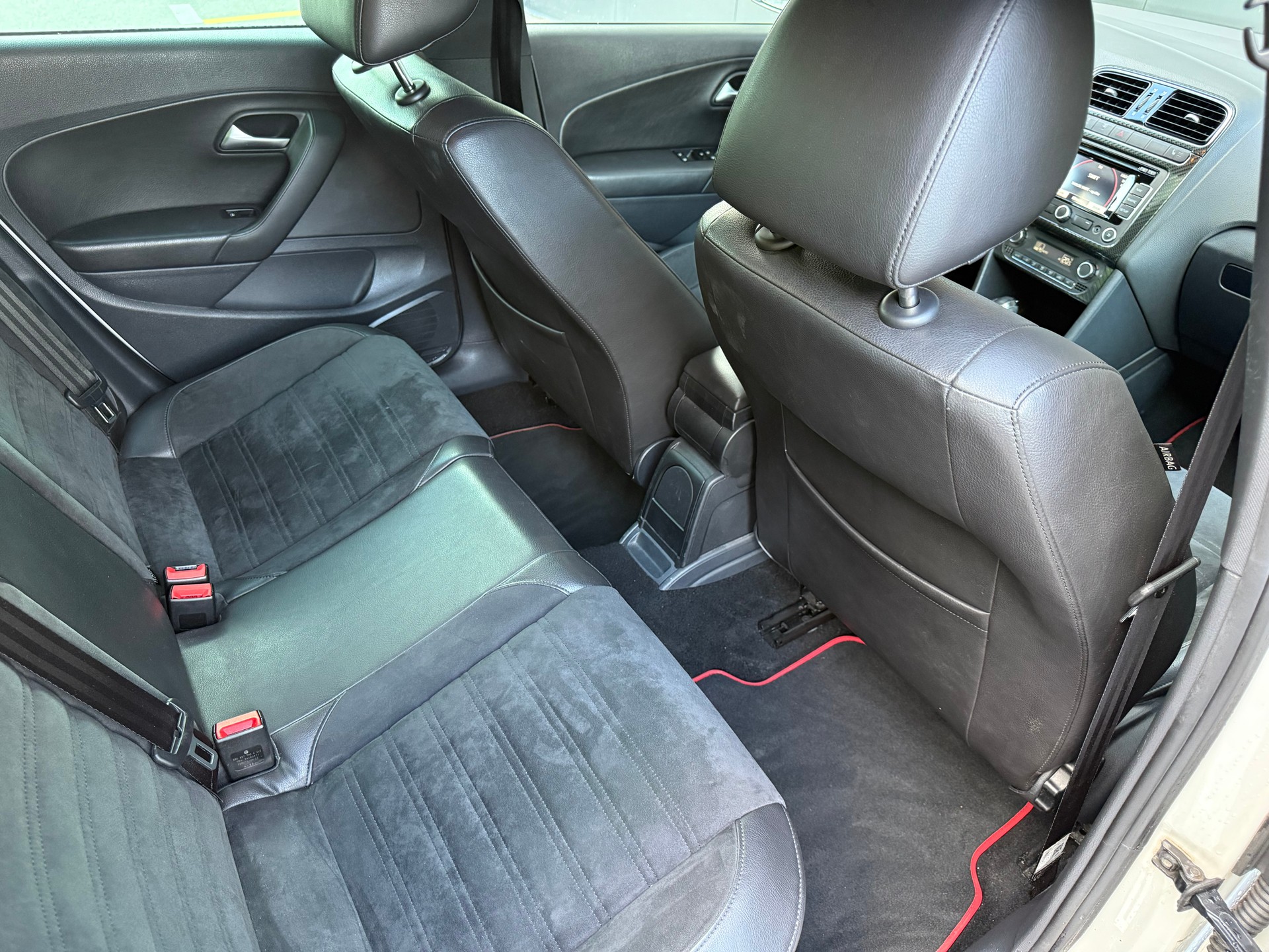VW Polo 1.4 TSI GTI Carbon Edition DSG-image-13