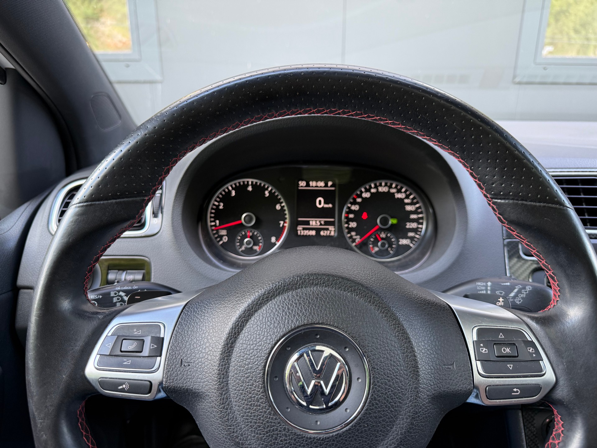 VW Polo 1.4 TSI GTI Carbon Edition DSG-image-10