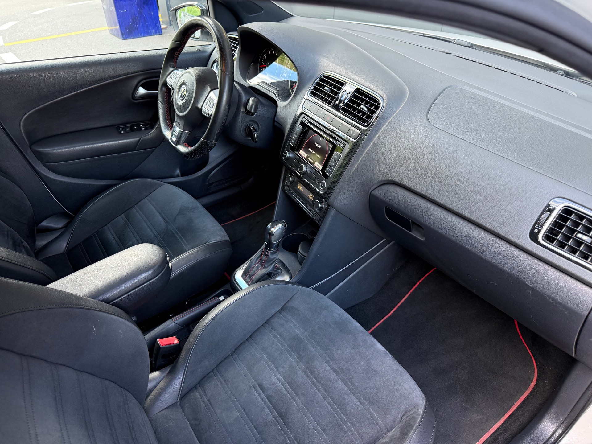VW Polo 1.4 TSI GTI Carbon Edition DSG-image-14