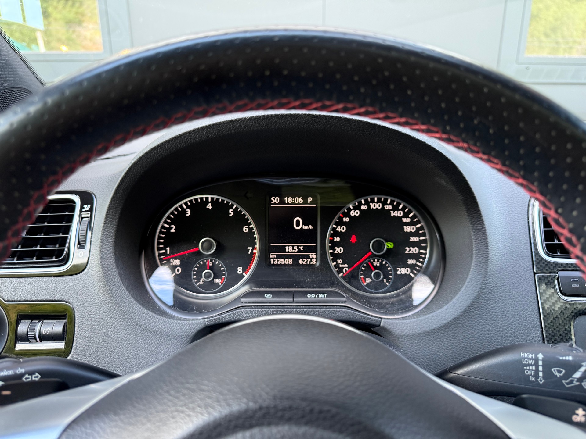 VW Polo 1.4 TSI GTI Carbon Edition DSG-image-9