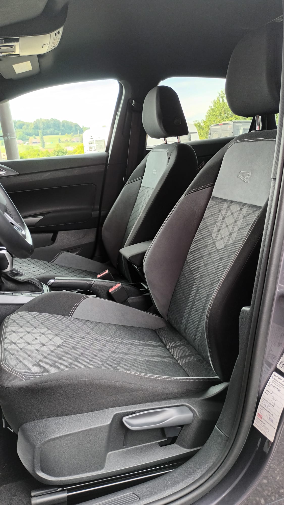 VW Taigo 1.0 TSI R-Line DSG-image-12
