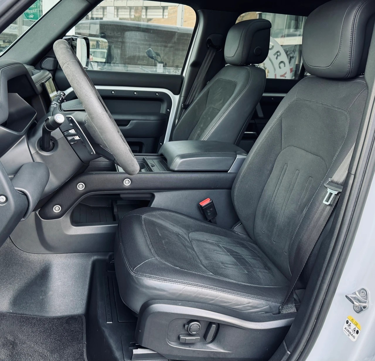 LAND ROVER Defender 110 525 V8 5.0 AT8-image-7