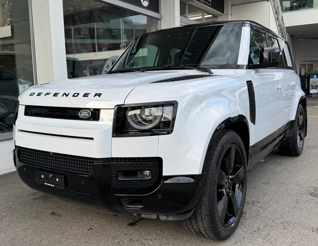 LAND ROVER Defender 110 525 V8 5.0 AT8-image-5