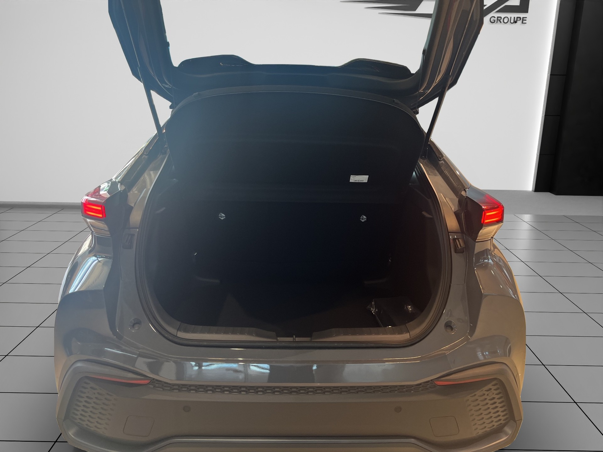 TOYOTA C-HR 1.8 HEV Swiss Editi-image-12