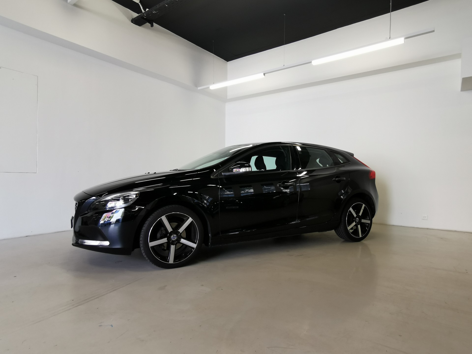 VOLVO V40 D2 Momentum-image-4