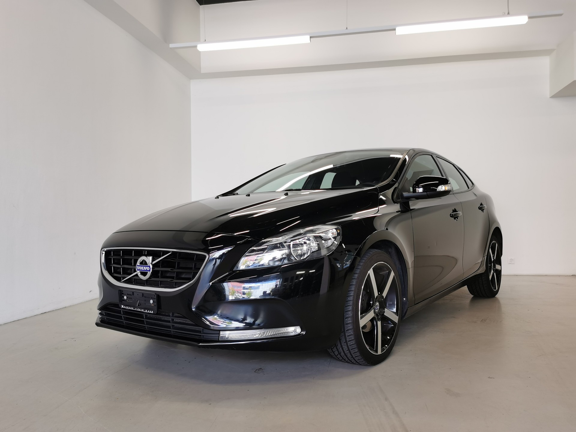 VOLVO V40 D2 Momentum-image-3