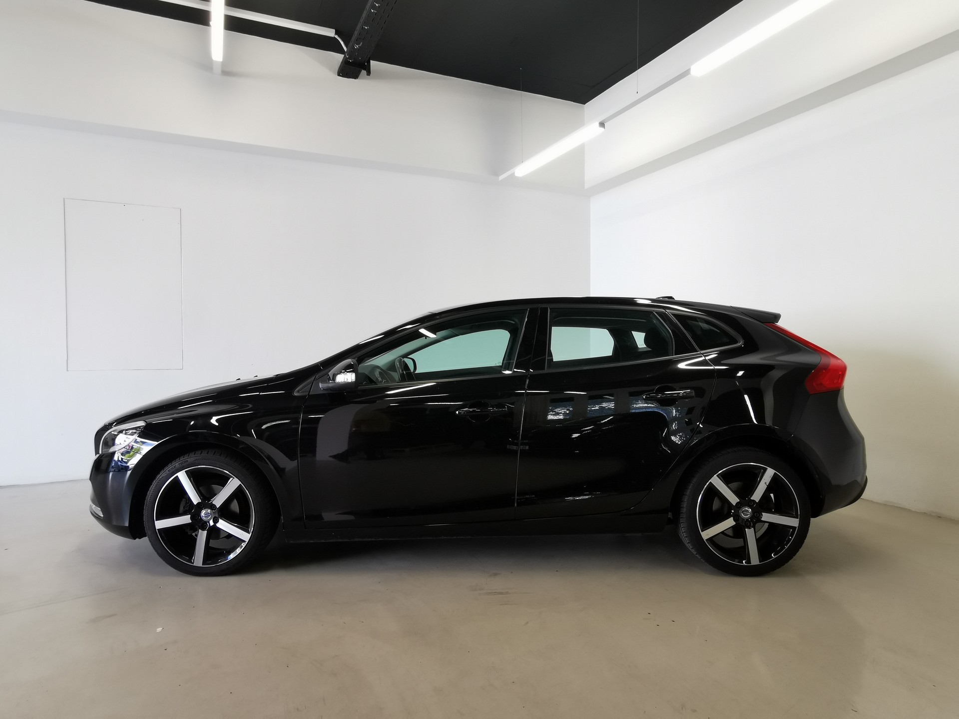 VOLVO V40 D2 Momentum-image-5