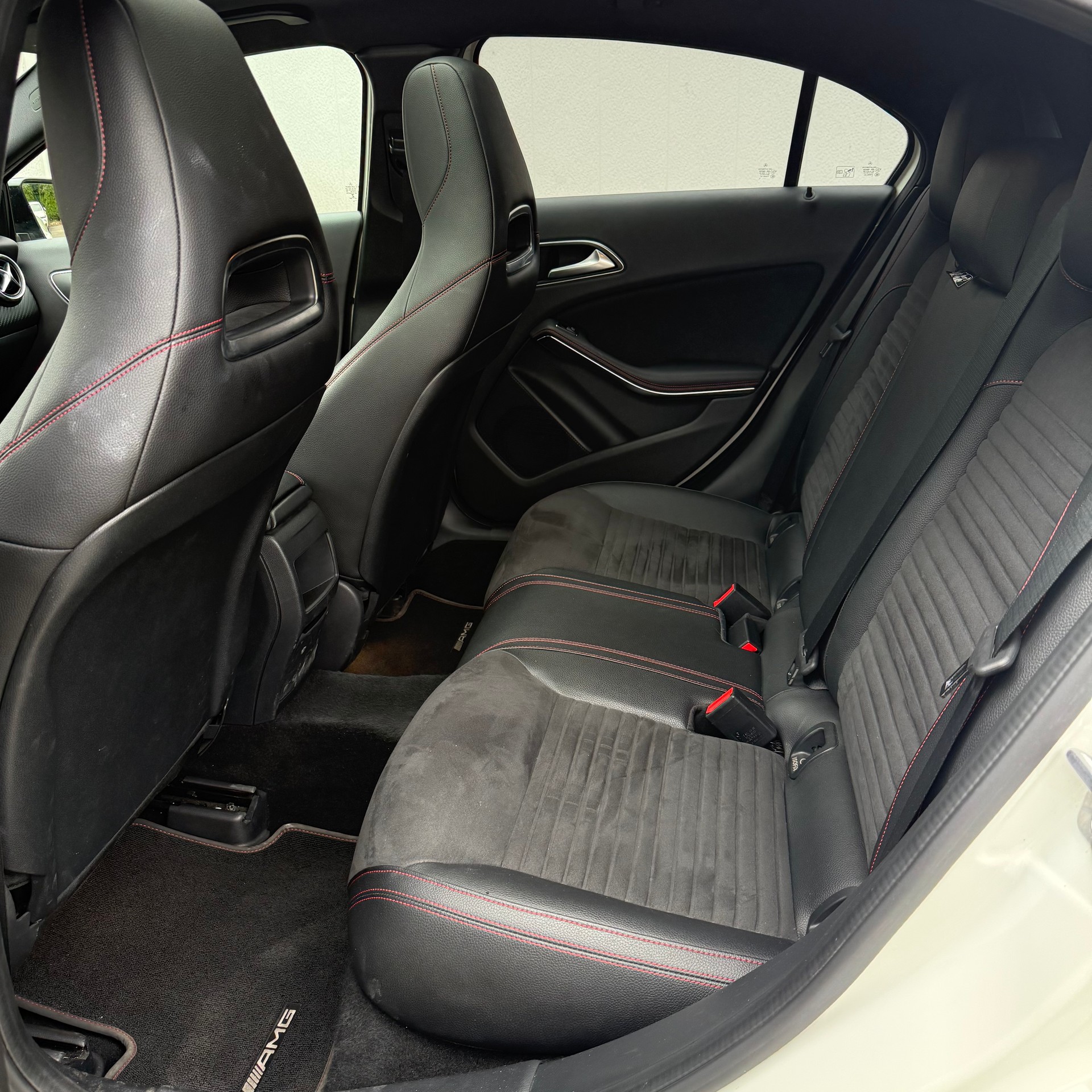 MERCEDES-BENZ A 250 AMG Line 7G-DCT *PANORAMA-DACH*-image-10